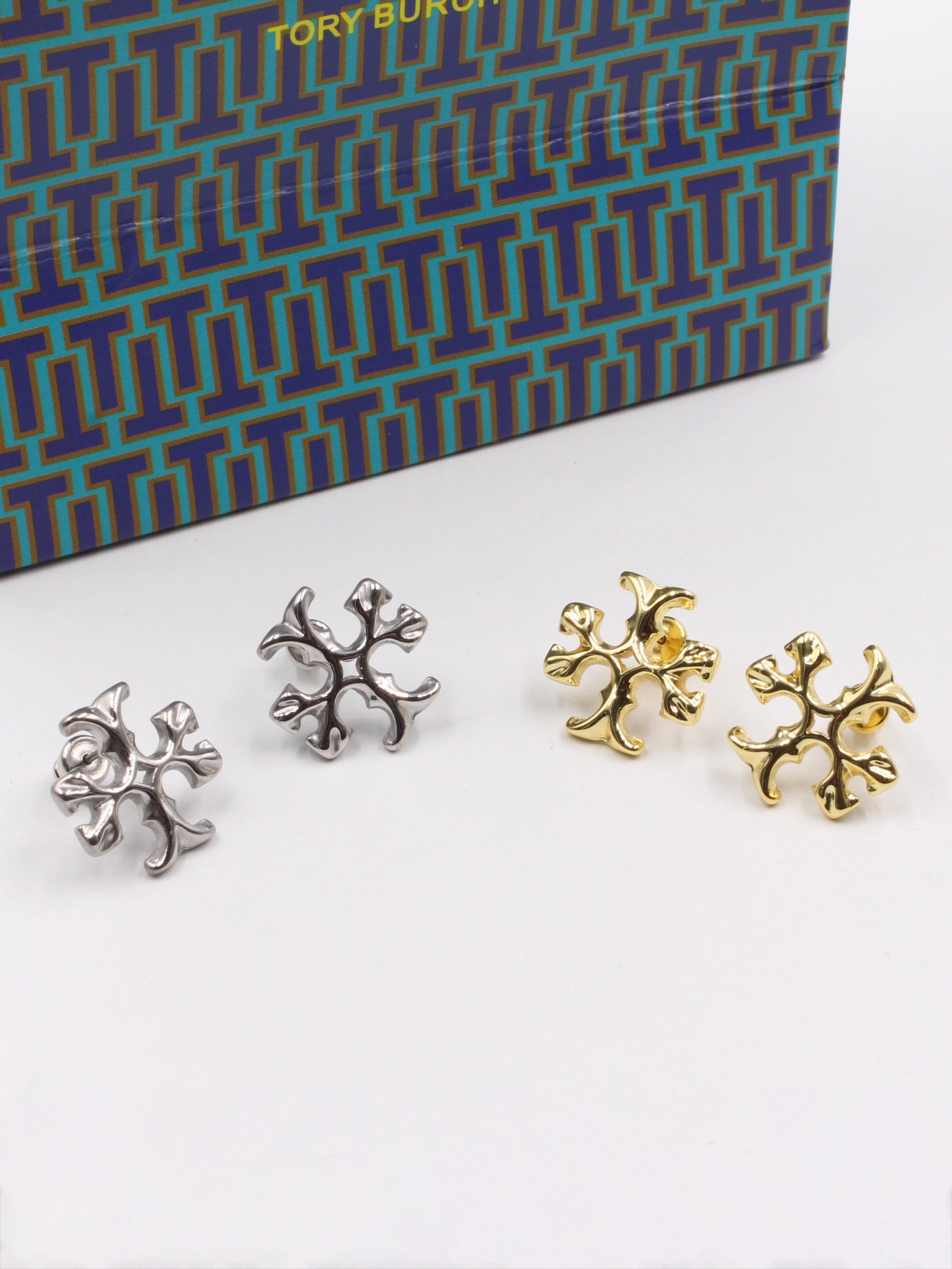 حلق توري بورش لوقو حلق tory burch