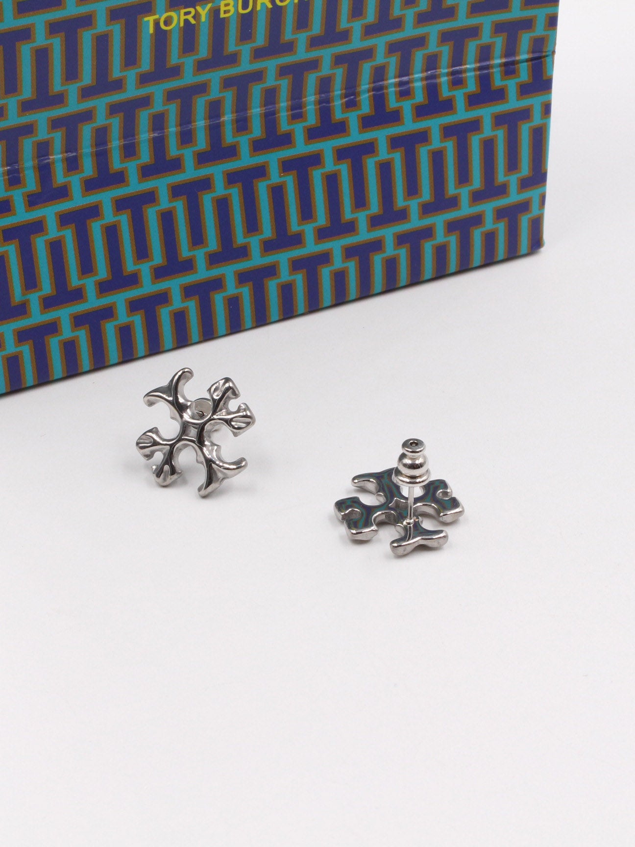 حلق توري بورش لوقو حلق tory burch
