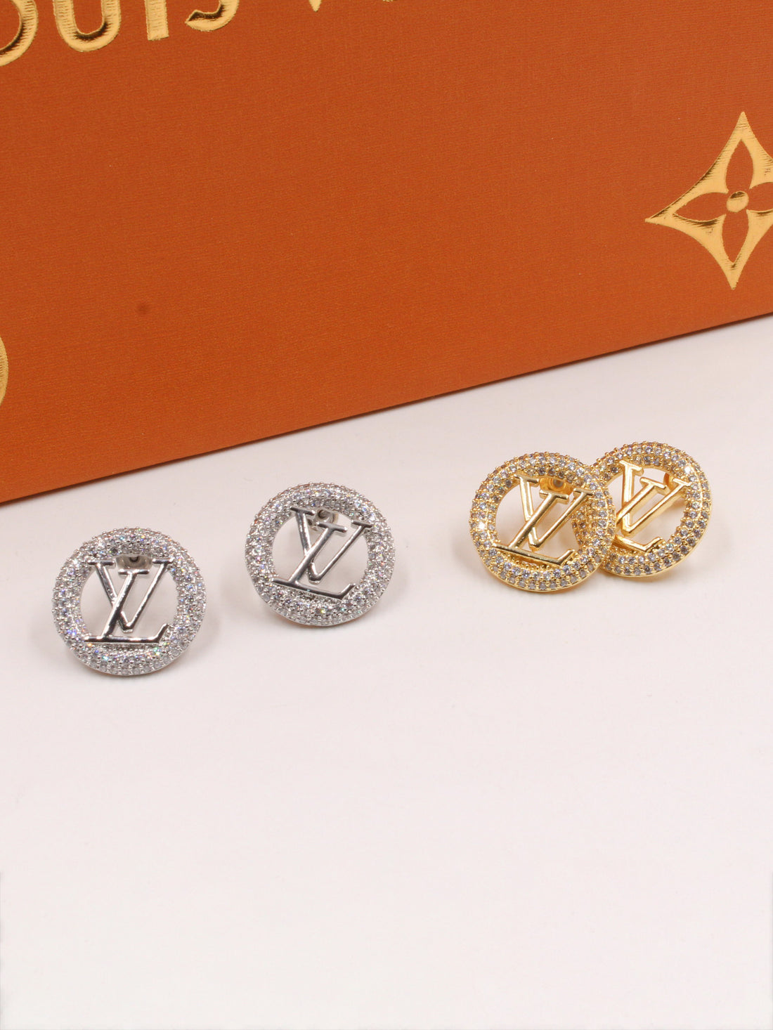حلق لويس فيتون زركون مدور لوقو حلق louis vuitton