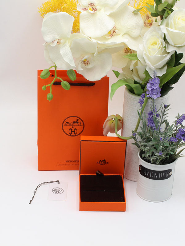 ملحقات هيرمز للاكسسوارات وسط هدايا HERMES