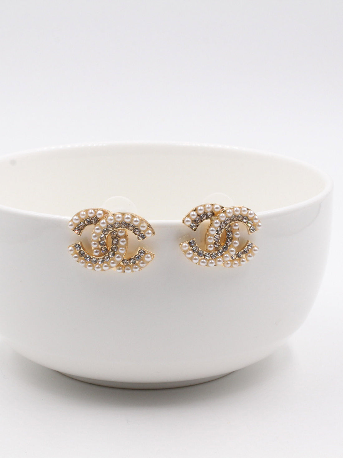 حلق شانيل بيرل سمول ستونز حلق chanel ذهبي