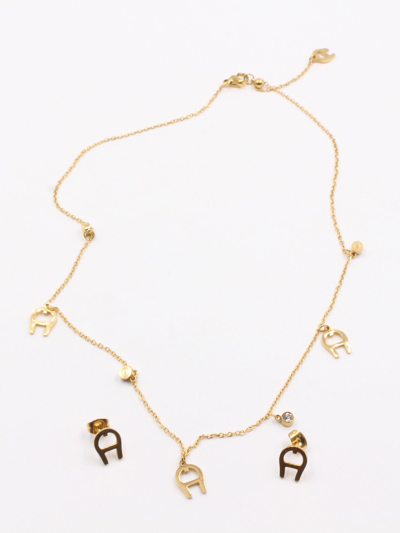 طقم اقنر ذهبي اطقم aigner