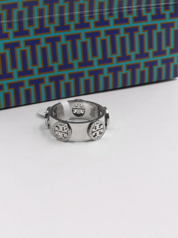 دبلة توري بورش لوقو عريض خواتم tory burch فضي 6