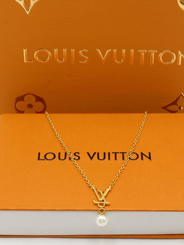 سلسال لويس فيتون بيرل نيو لوقو سلسال louis vuitton ذهبي