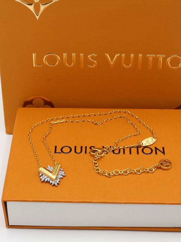 سلسال لويس فيتون زركون حرف v لوقو سلسال louis vuitton