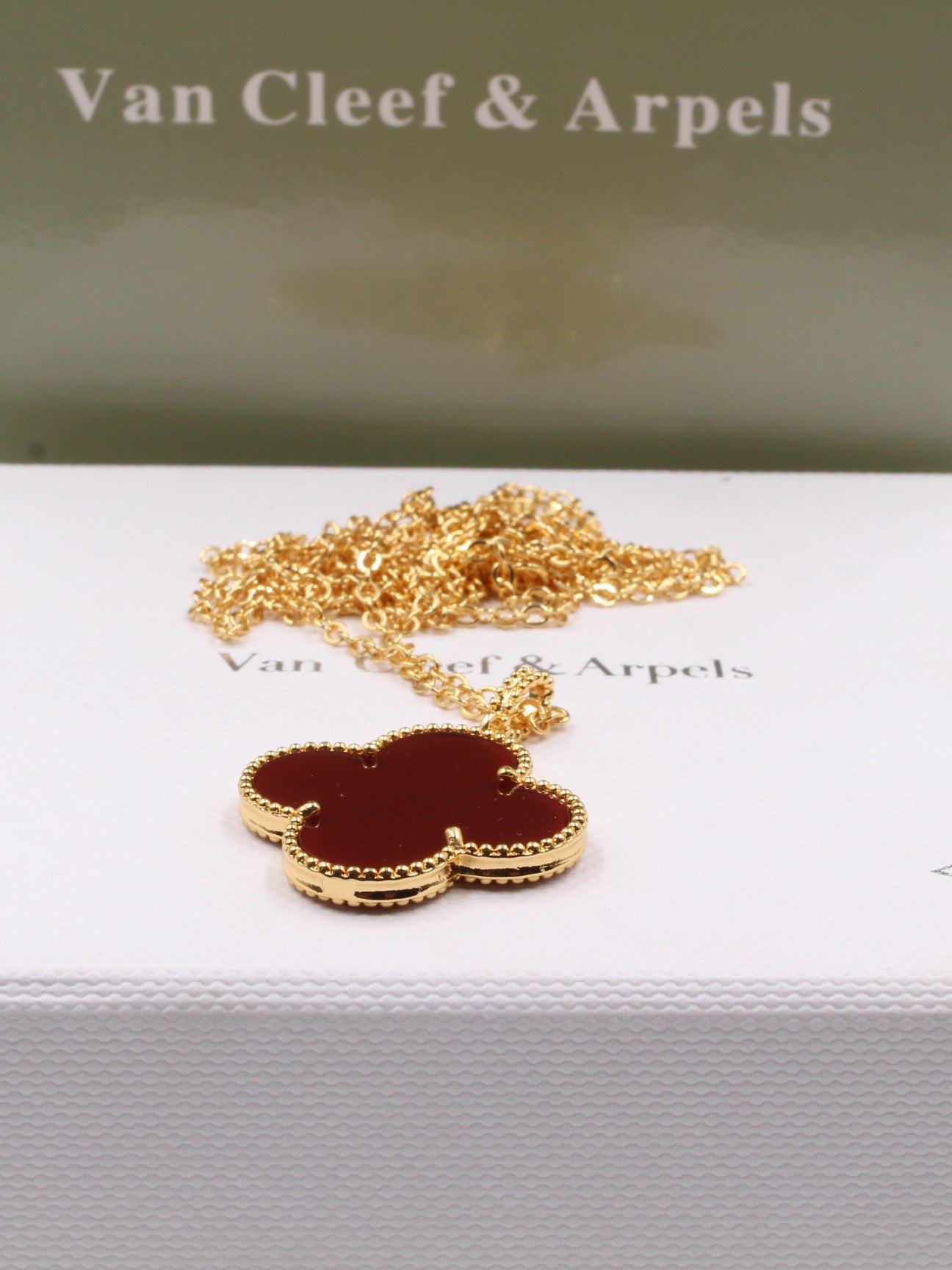 سلسال فان كليف طويل ذهبي سلسال van cleef عنابي