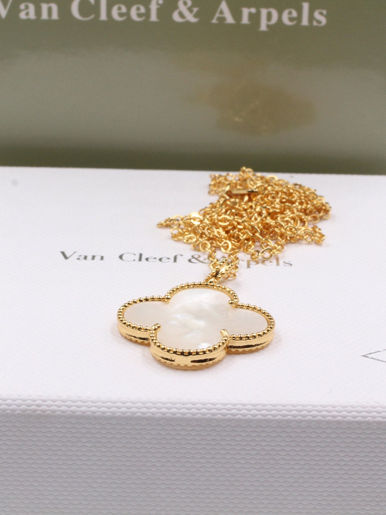 سلسال فان كليف طويل ذهبي سلسال van cleef