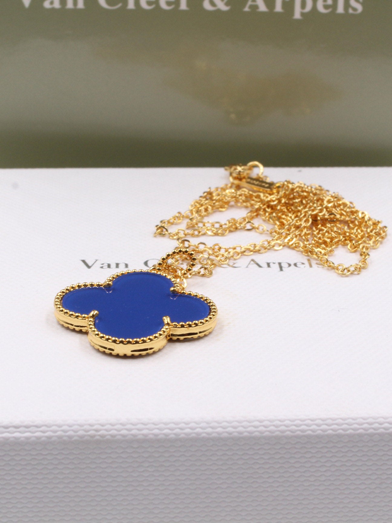 سلسال فان كليف طويل ذهبي سلسال van cleef ازرق