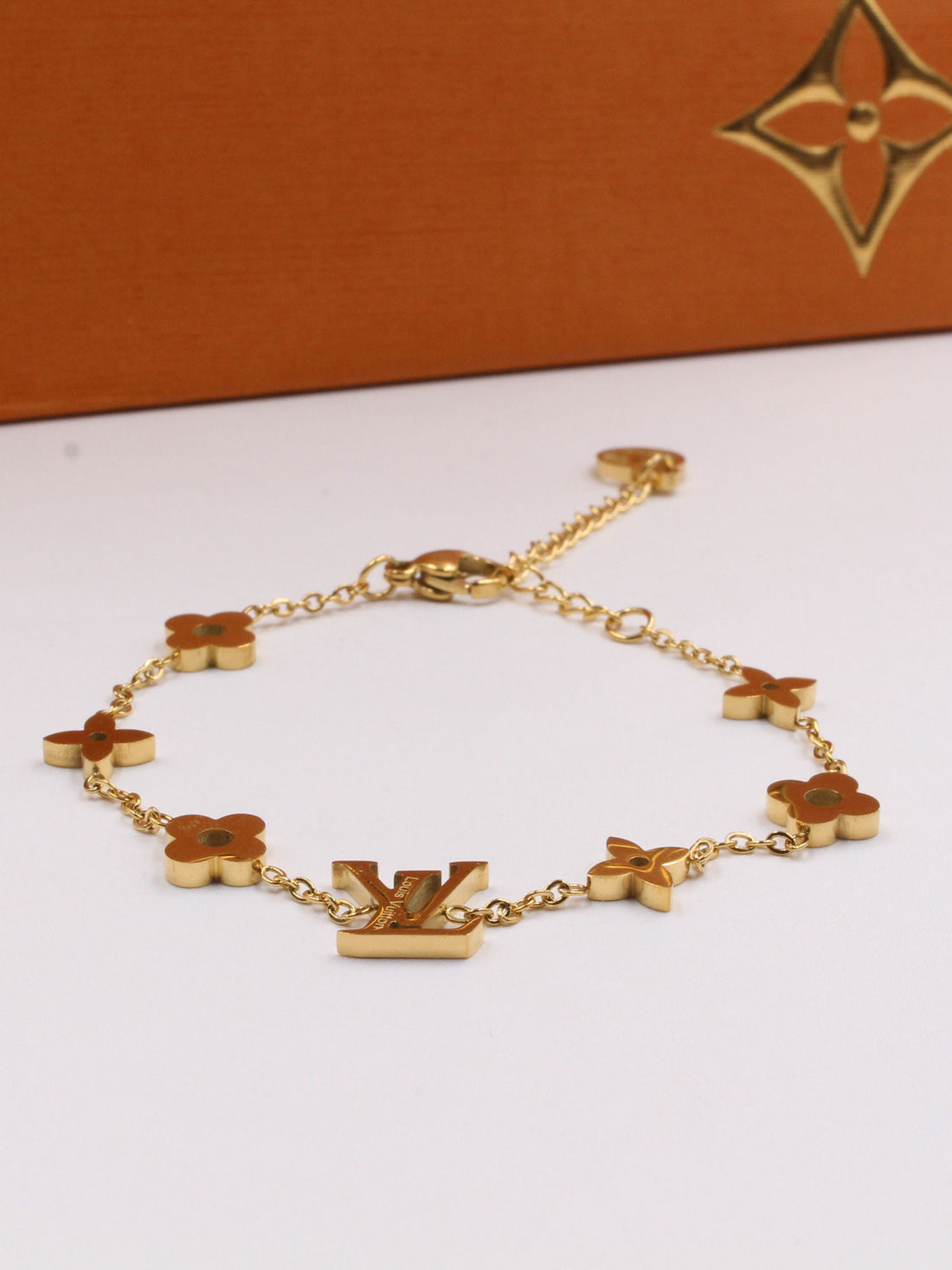 اسواره لويس فيتون ناعمه ذهبي اسواره louis vuitton