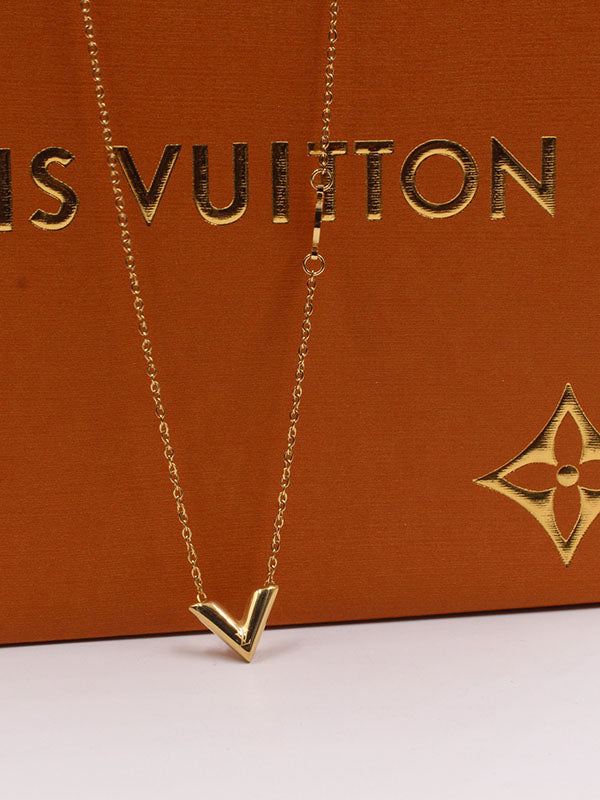 سلسال ال في بحرف V ذهبي سلسال louis vuitton