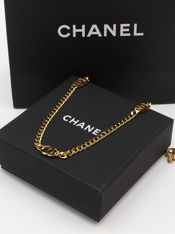 تشوكر شانيل ذهبي لوقو سلسال chanel