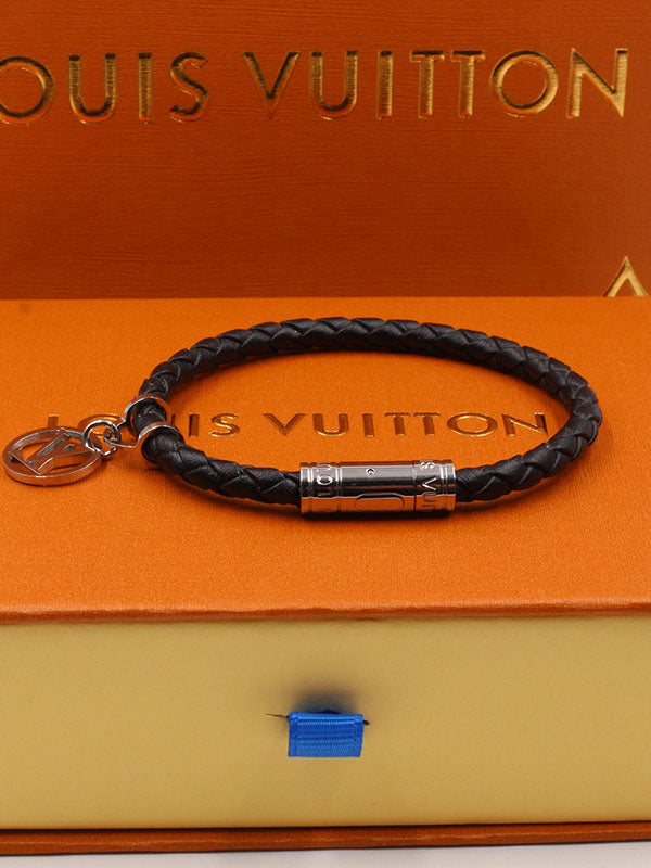 اسواره لويس فيتون رجالية جلد اسود اسواره louis vuitton فضي