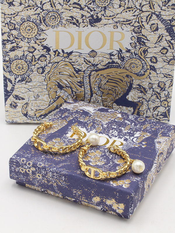 حلق ديور كبير لوقو بيرل حلق dior