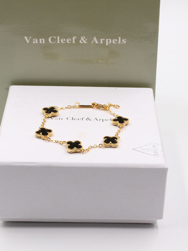 اساور فان كليف لوقو وسط اسواره van cleef