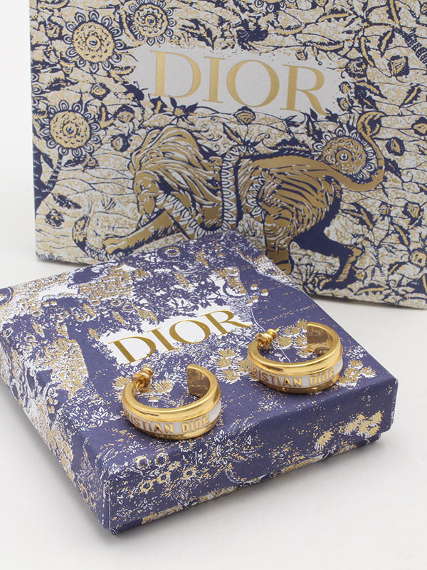 حلق ديور ابيض بذهبي مدور لوقو حلق dior