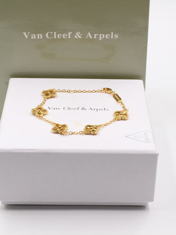 اساور فان كليف لوقو وسط اسواره van cleef ذهبي