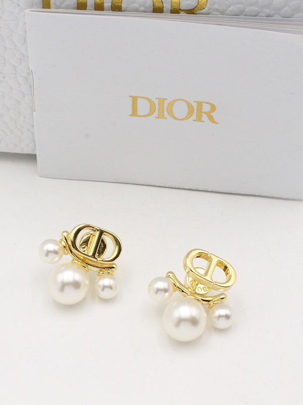 حلق ديور ثري بيرلز لوقو حلق dior