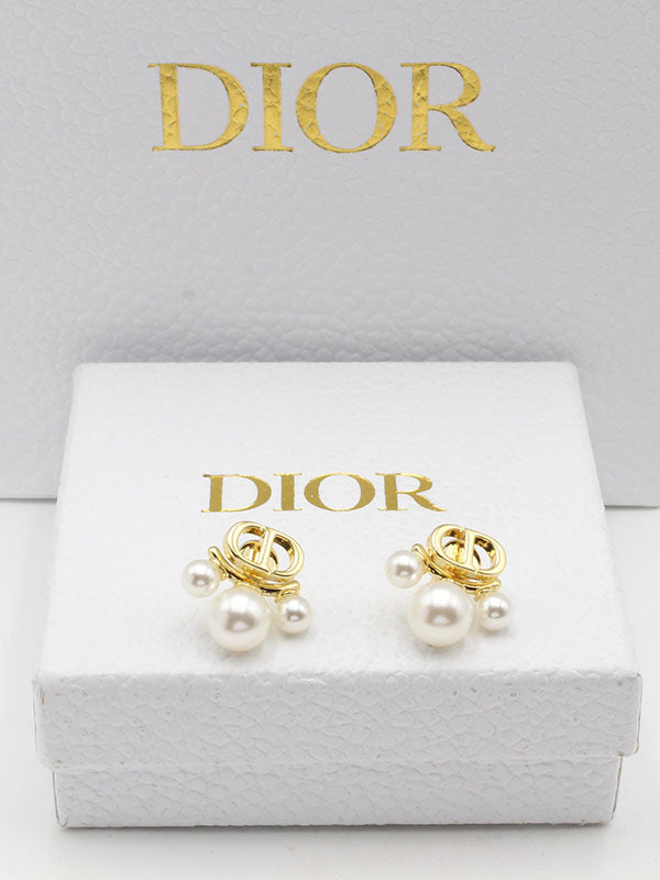 حلق ديور ثري بيرلز لوقو حلق dior