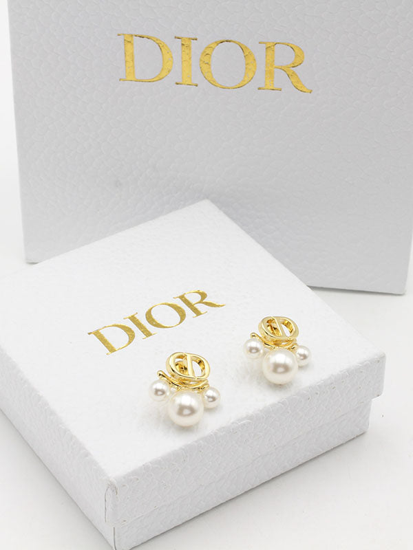 حلق ديور ثري بيرلز لوقو حلق dior