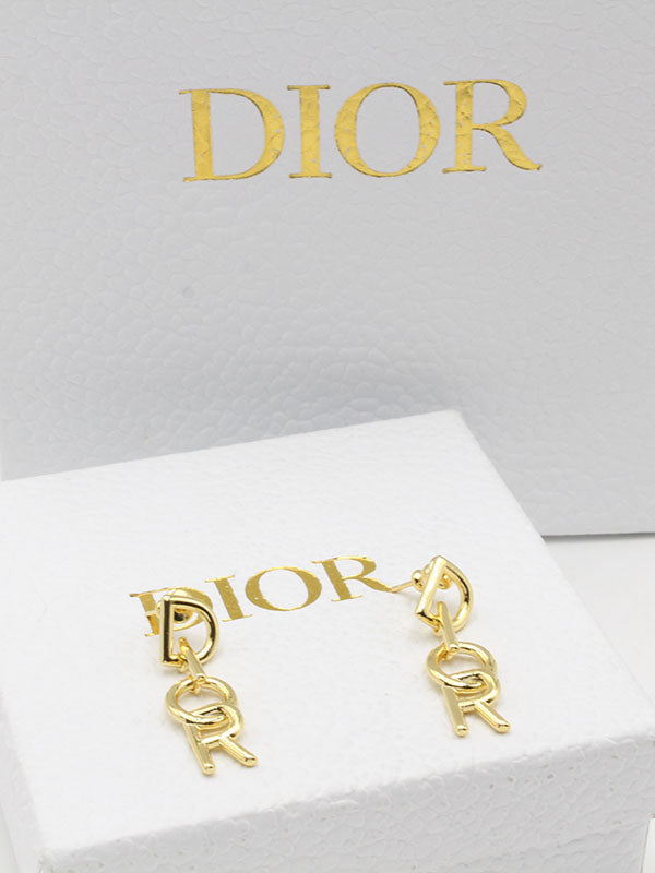 حلق ديور ذهبي متوسط الطول حلق dior