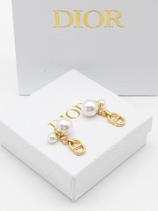 حلق ديور لوقو ذهبي مطفي حلق dior