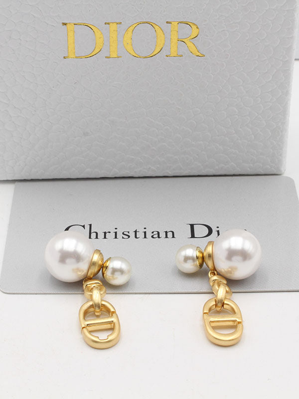 حلق ديور لوقو ذهبي مطفي حلق dior ذهبي
