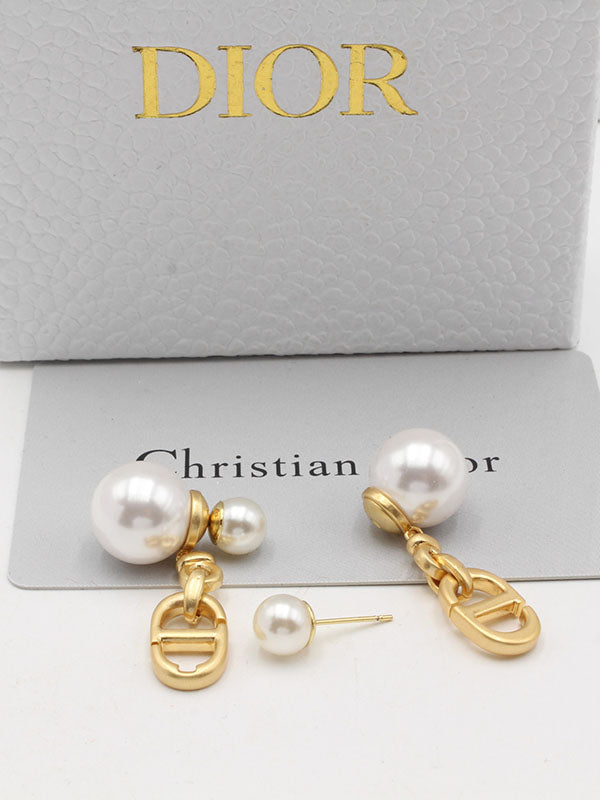 حلق ديور لوقو ذهبي مطفي حلق dior
