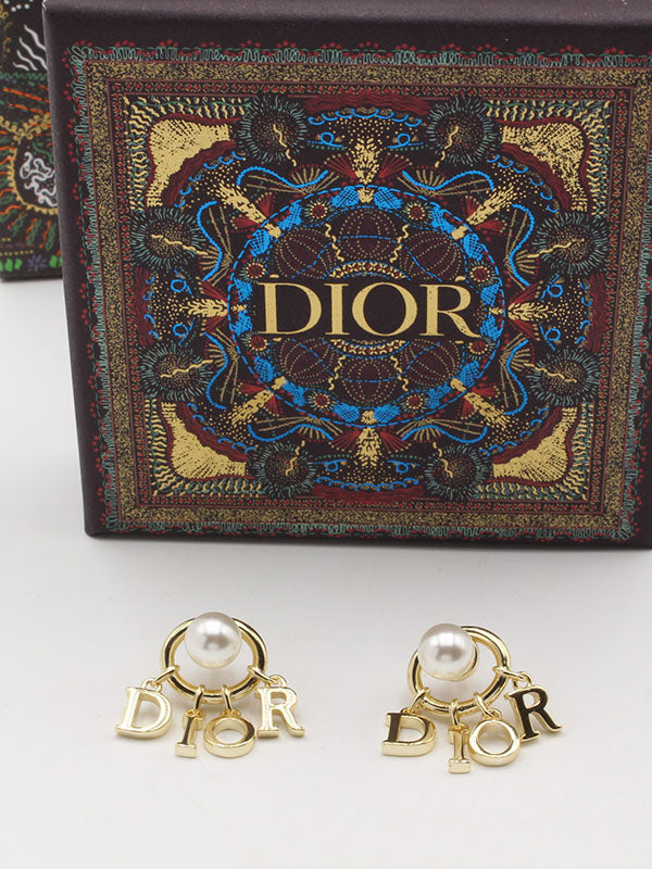حلق ديور مكس لوقو حلق dior ذهبي