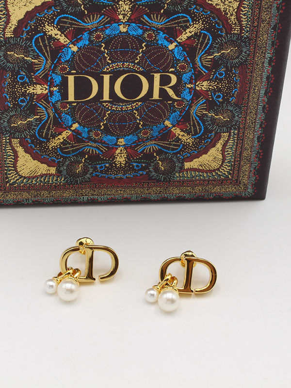 حلق ديور لوقو قولد تو بيرلز حلق dior ذهبي