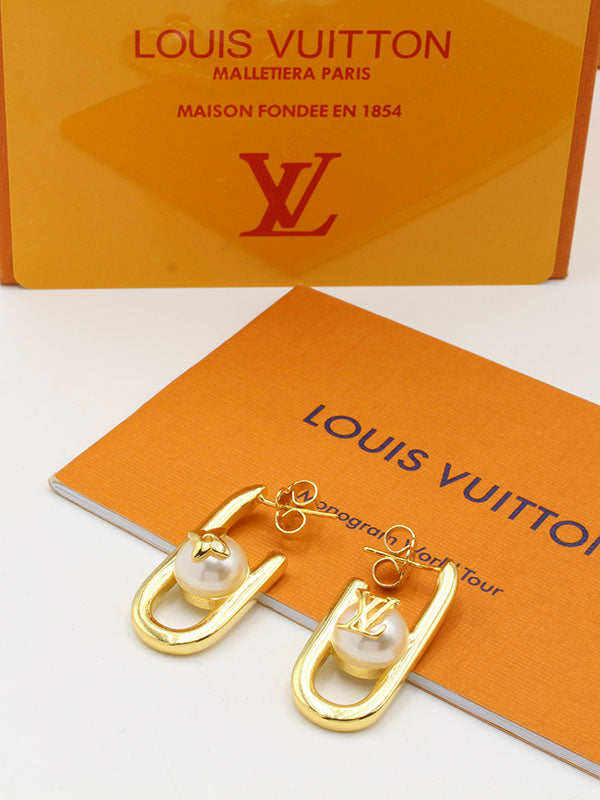حلق لويس فيتون بيق بيرل لوقو مستطيل حلق louis vuitton ذهبي