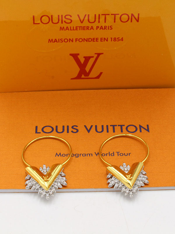 حلق لويس فيتون زركون حرف v لوقو حلق louis vuitton ذهبي