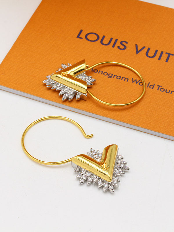 حلق لويس فيتون زركون حرف v لوقو حلق louis vuitton