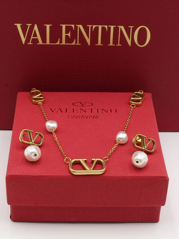 طقم فالنتينو لولو v اطقم VALENTINO