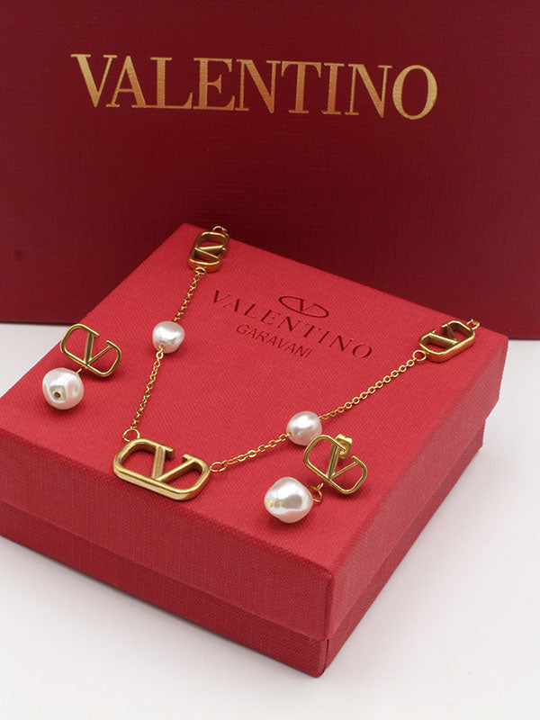 طقم فالنتينو لولو v اطقم VALENTINO