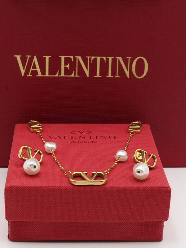 طقم فالنتينو لولو v اطقم VALENTINO ذهبي