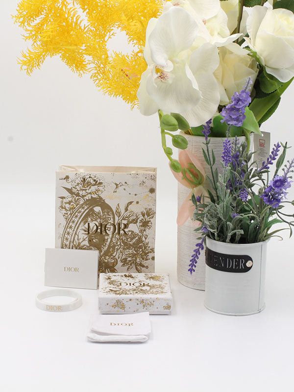 ملحقات ديور الاصلية ذهبي هدايا dior