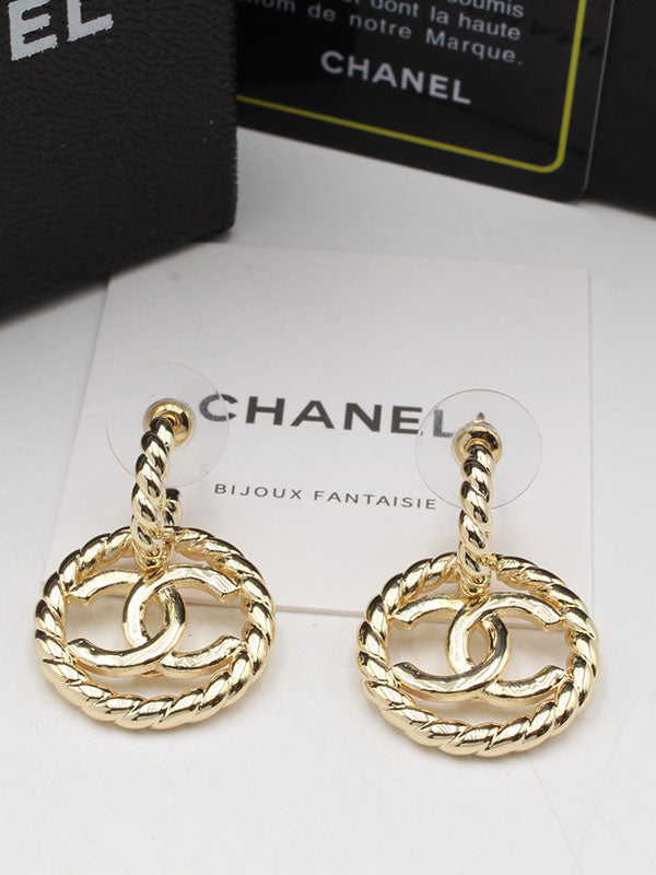 حلق شانيل ميتال سيركل لوقو حلق chanel ذهبي