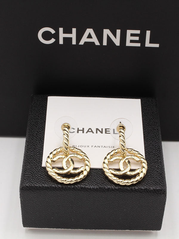 حلق شانيل ميتال سيركل لوقو حلق chanel