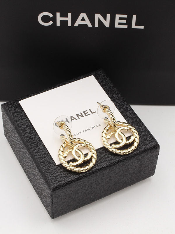 حلق شانيل ميتال سيركل لوقو حلق chanel