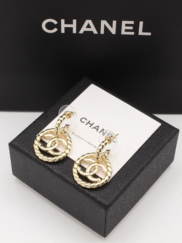 حلق شانيل ميتال سيركل لوقو حلق chanel