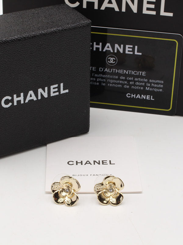 حلق شانيل ميتال فلاور لوقو قولد حلق chanel