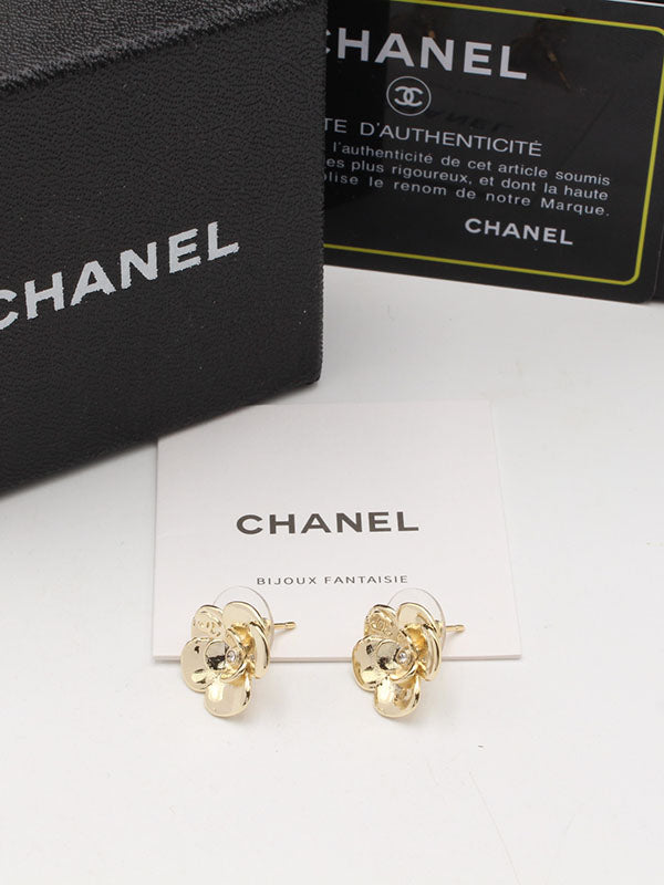 حلق شانيل ميتال فلاور لوقو قولد حلق chanel