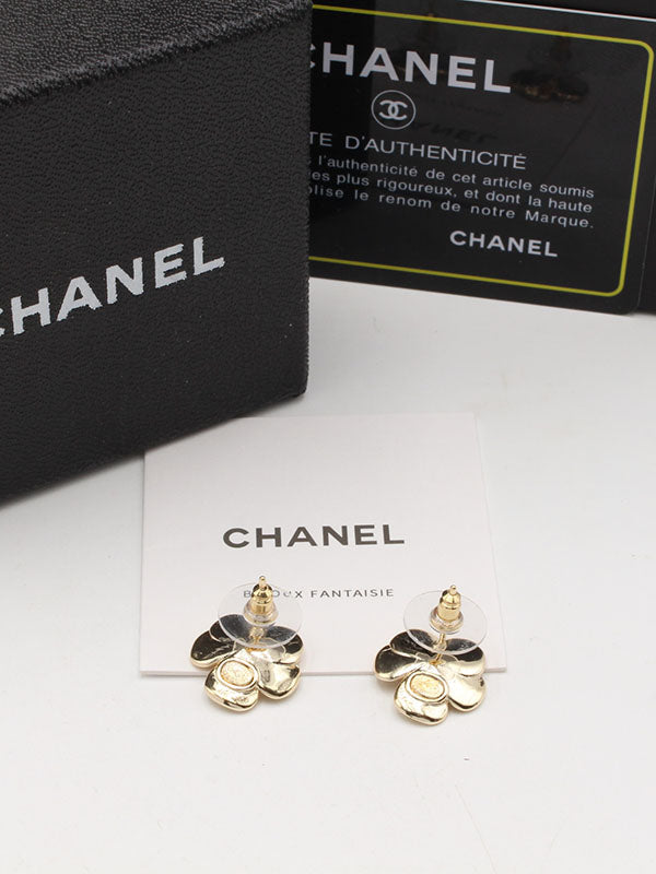 حلق شانيل ميتال فلاور لوقو قولد حلق chanel