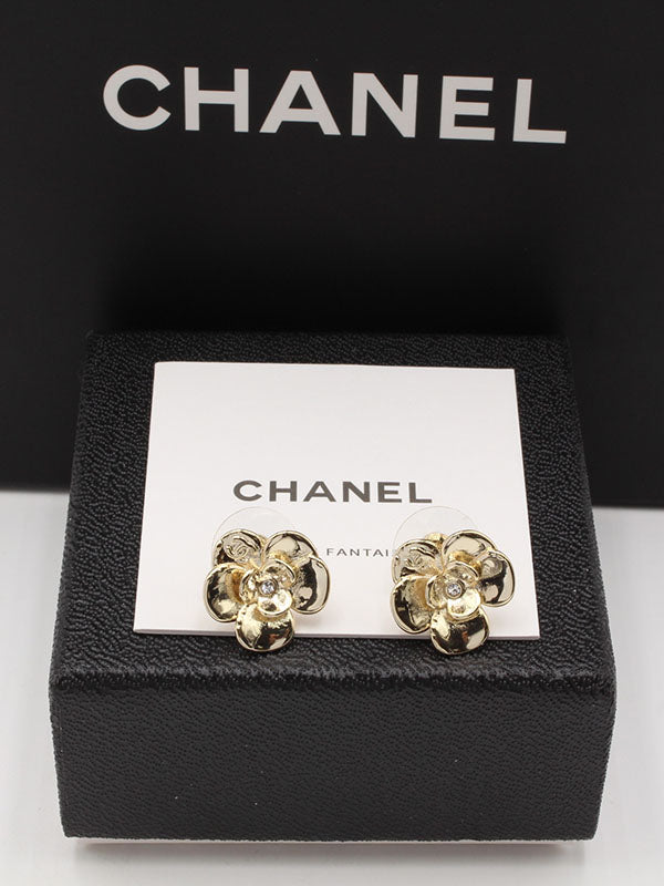 حلق شانيل ميتال فلاور لوقو قولد حلق chanel