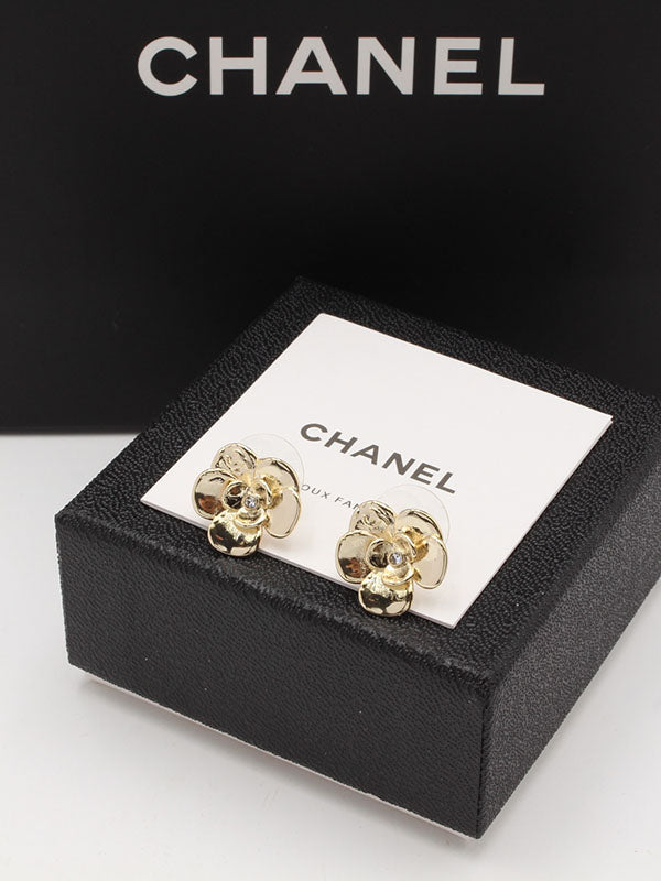 حلق شانيل ميتال فلاور لوقو قولد حلق chanel