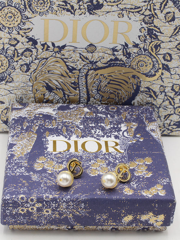 حلق ديور سمبل بيرل لوقو صغير حلق dior