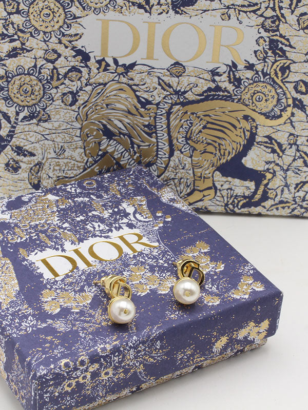 حلق ديور سمبل بيرل لوقو صغير حلق dior