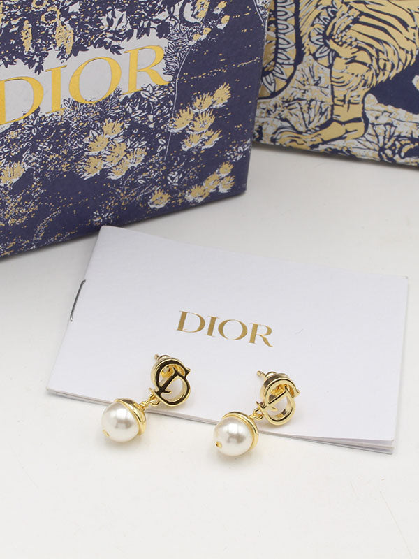 حلق ديور سمبل بيرل لوقو صغير حلق dior
