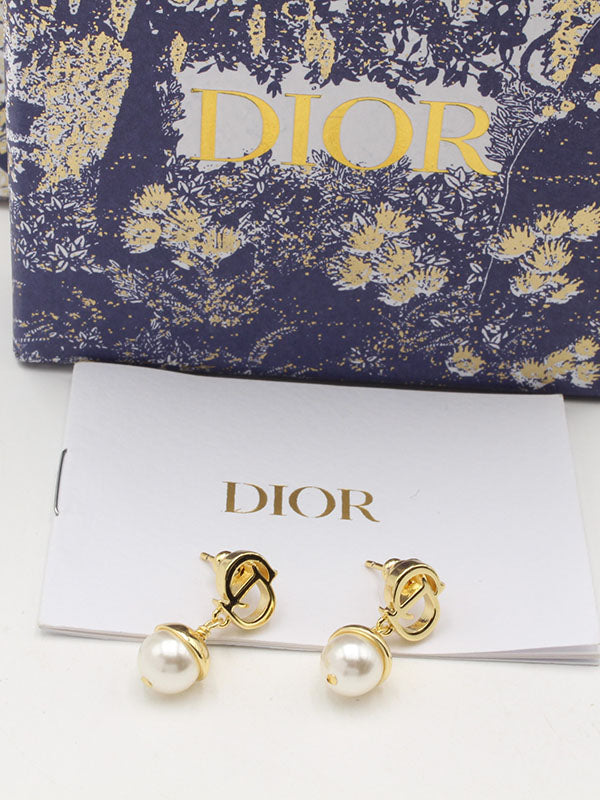 حلق ديور سمبل بيرل لوقو صغير حلق dior