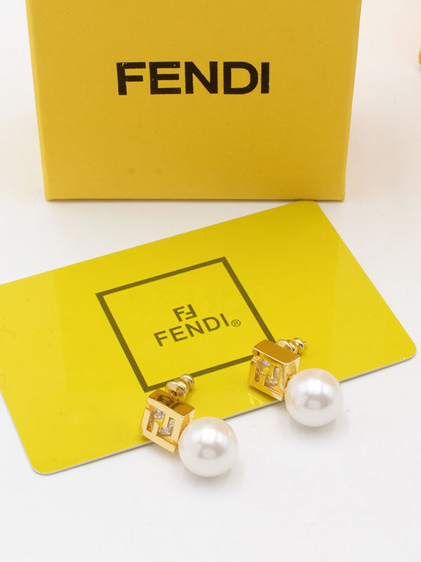 حلق فندي سكوير لوقو لولو حلق fendi ذهبي